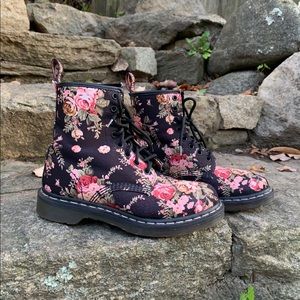 Dr Martens floral combat boots-Size 7 US/38 EU